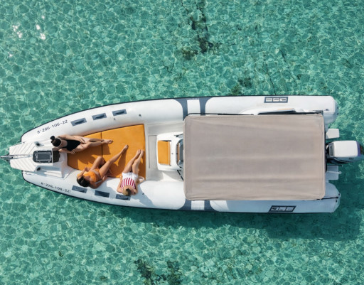 Menschen auf dem Boot Maverick